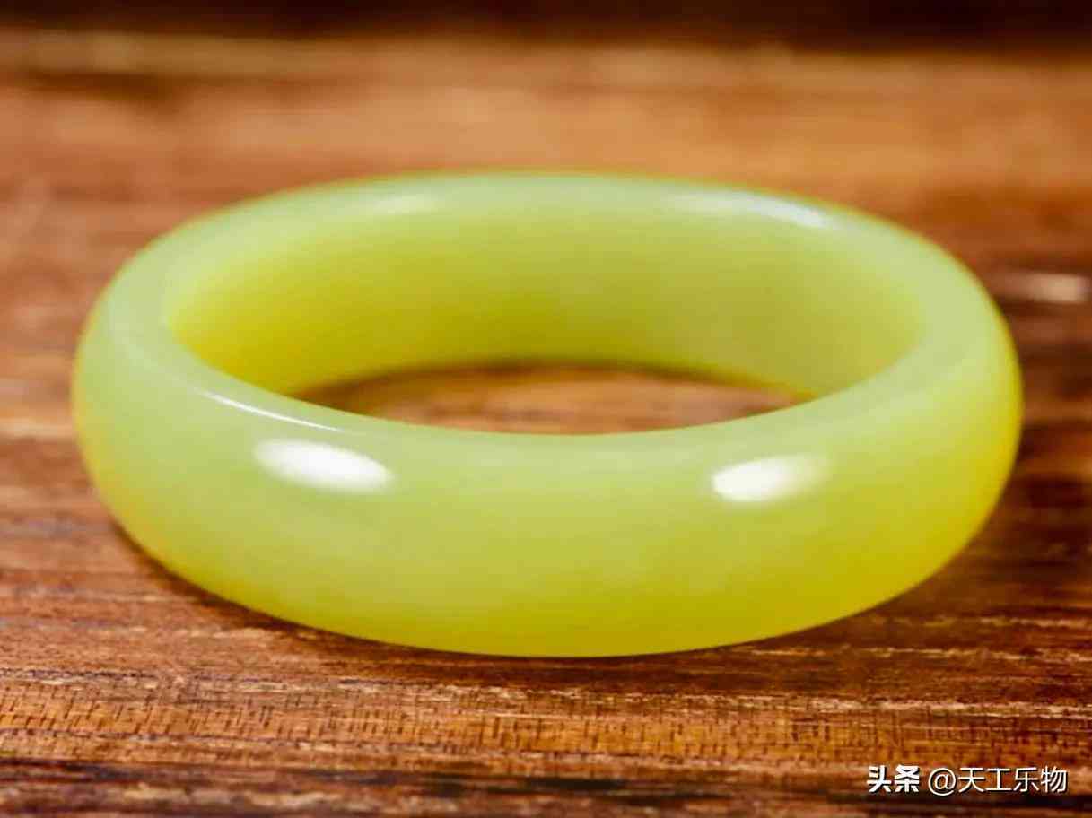 真正的和田玉手镯(真正的和田玉手镯多少钱一副)插图6