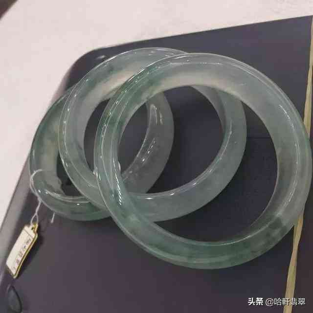 真的翡翠手镯最便宜一个多钱(翡翠手镯一般多少钱一只)