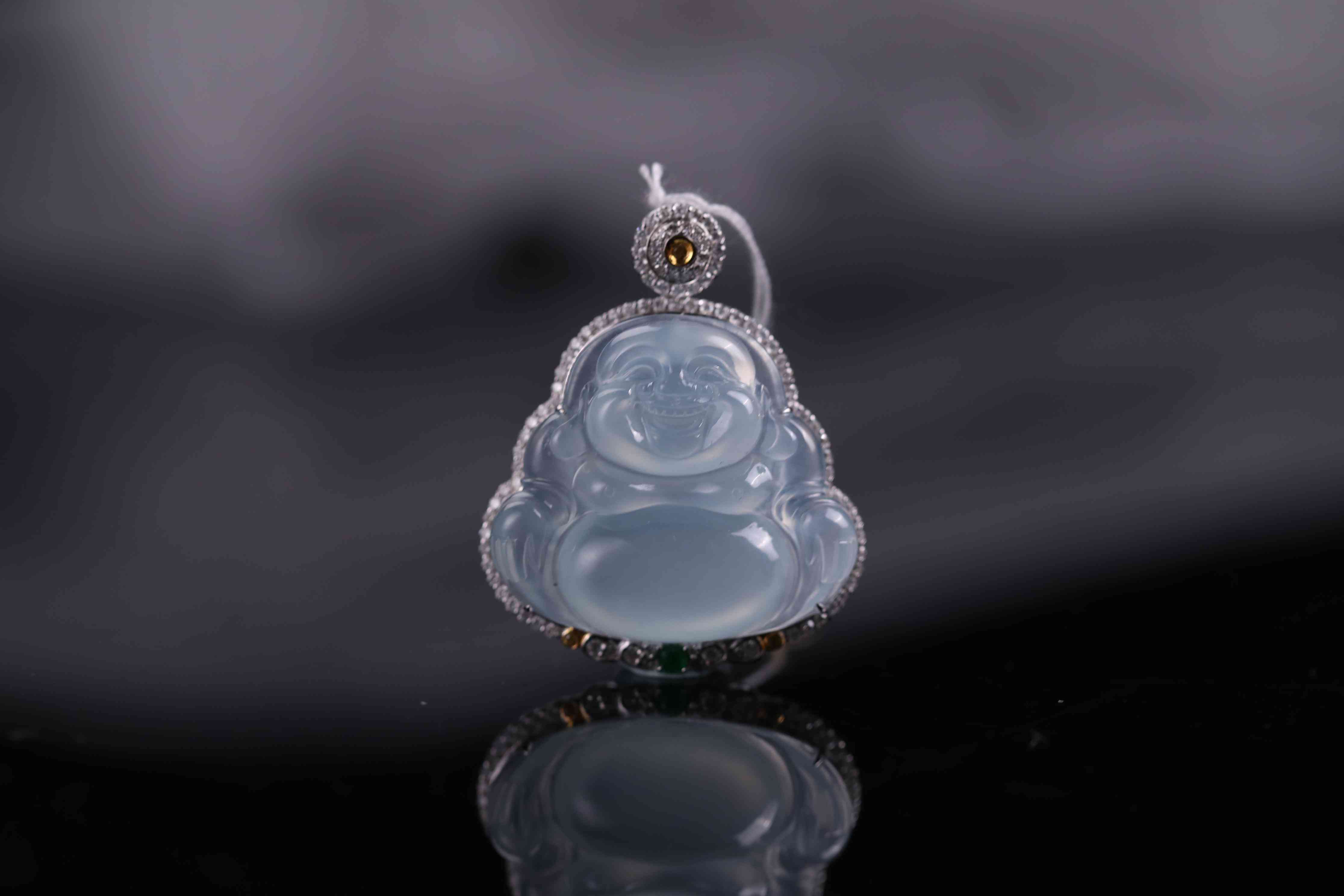 纯白高冰种翡翠现在什么价位(纯白色的冰种翡翠)插图1