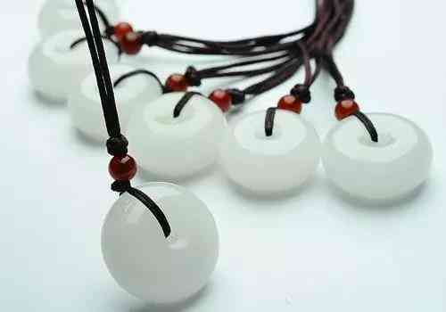 羊脂玉吊坠一般多少钱(羊脂玉吊坠一般多少钱一个)插图3