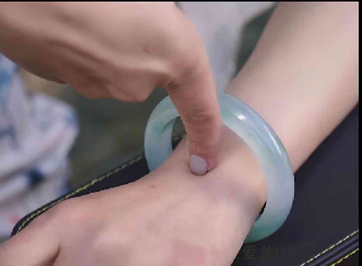 手镯怎样选的尺寸才合适(手镯多少克比较合适)插图3