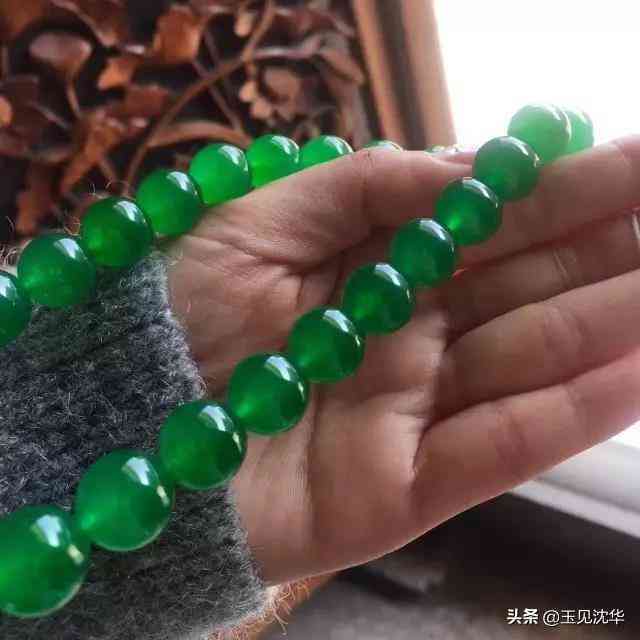 老坑玻璃种帝王绿价格(玻璃种帝王绿48亿手镯)插图3