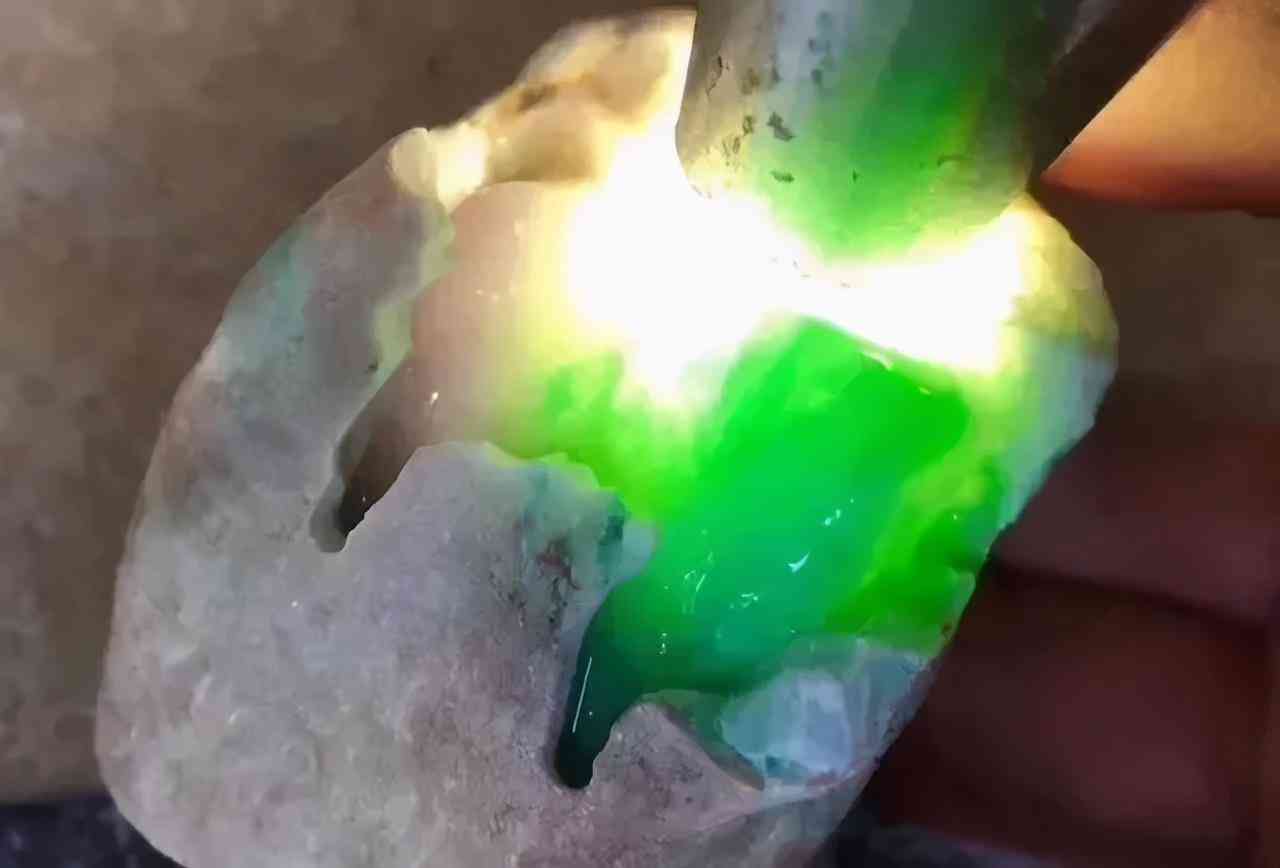 开翡翠原石(开翡翠原石游戏)插图3