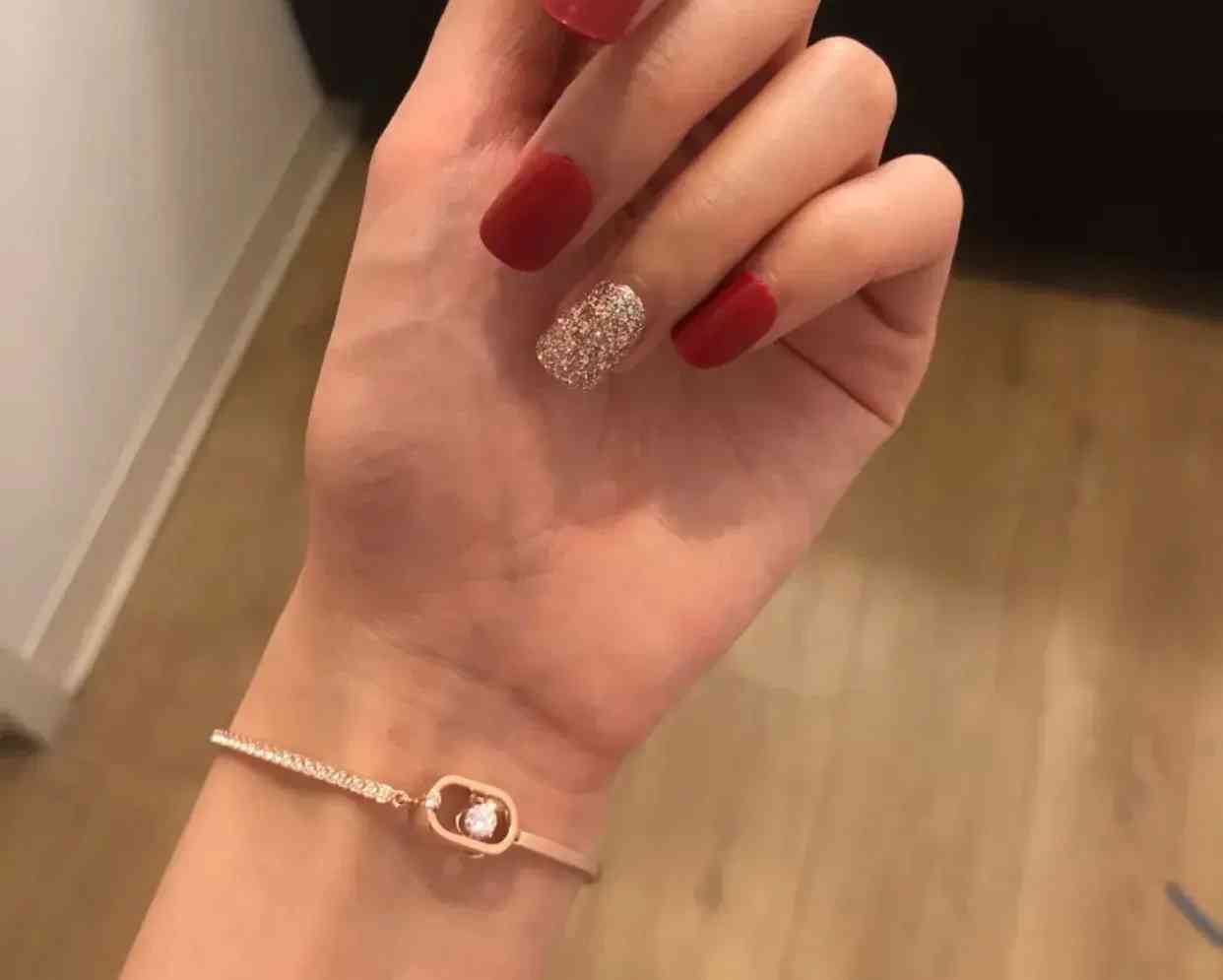 施华洛世奇的项链(施华洛世奇的项链变黑了怎么清洗)插图4 施华洛世奇的项链(施华洛世奇的项链变黑了怎么清洗)插图4