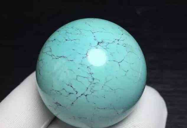 怎样辨别绿松石真假和品质(如何辨别绿松石的真伪)插图1