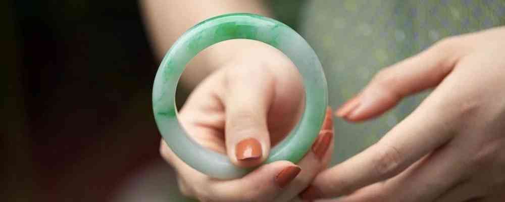 玉手镯怎么挑选(玉手镯怎么挑选好的)