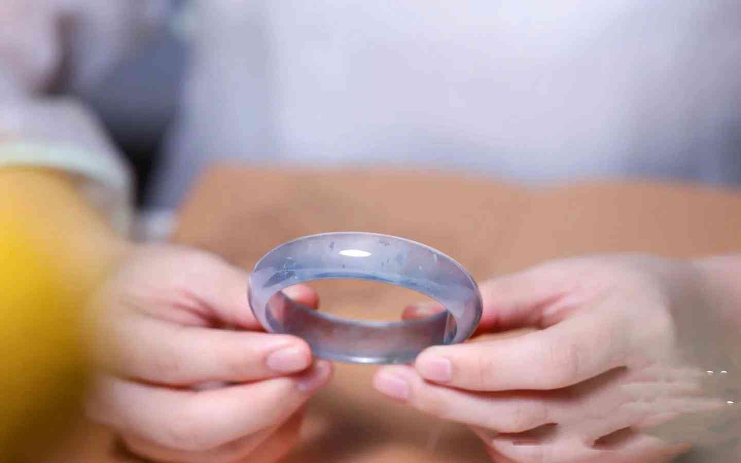 玉手镯怎么挑选(玉手镯怎么挑选好的)插图2 玉手镯怎么挑选(玉手镯怎么挑选好的)插图2