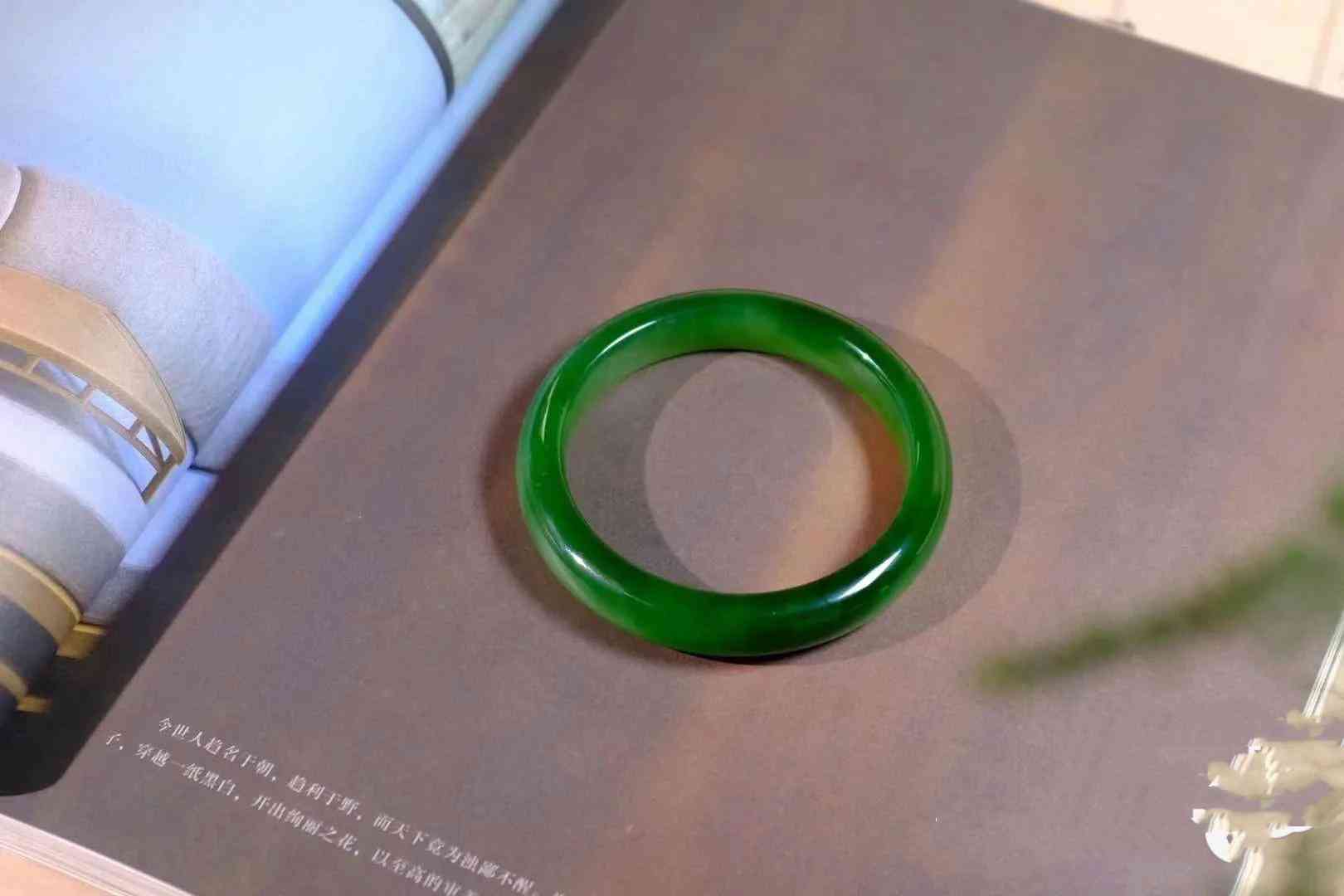 玉手镯怎么挑选(玉手镯怎么挑选好的)插图3 玉手镯怎么挑选(玉手镯怎么挑选好的)插图3