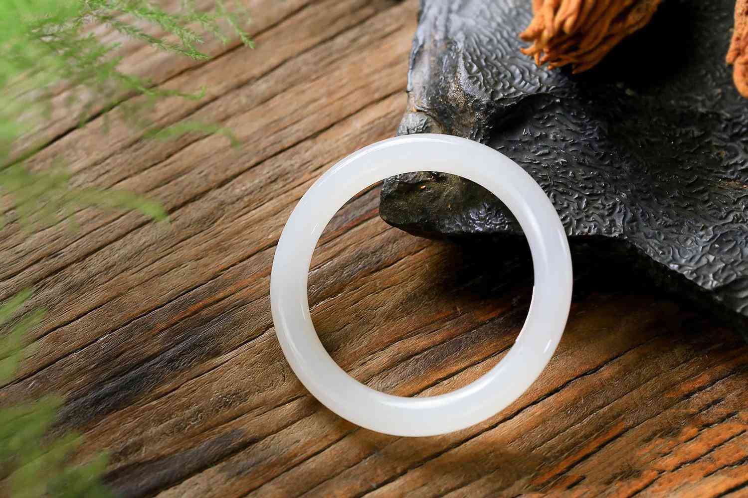 玉手镯怎么挑选(玉手镯怎么挑选好的)插图4 玉手镯怎么挑选(玉手镯怎么挑选好的)插图4