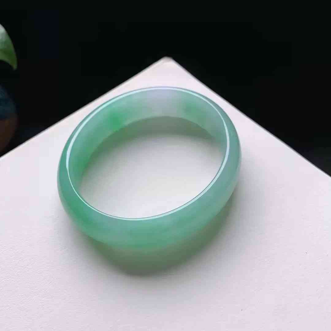 天然水晶手镯的价值(天然水晶手镯的价值高吗)插图3 天然水晶手镯的价值(天然水晶手镯的价值高吗)插图3