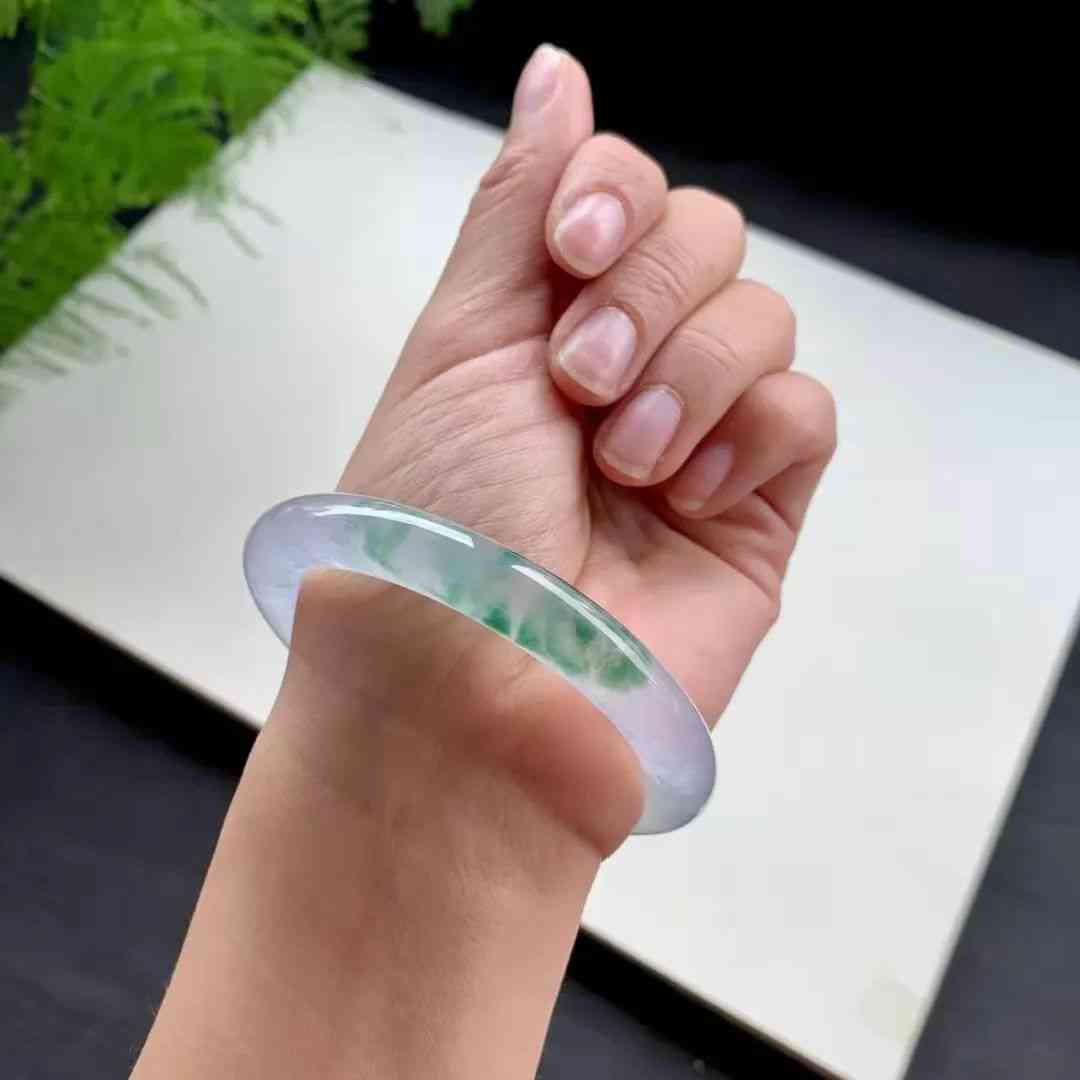 天然水晶手镯的价值(天然水晶手镯的价值高吗)插图4 天然水晶手镯的价值(天然水晶手镯的价值高吗)插图4