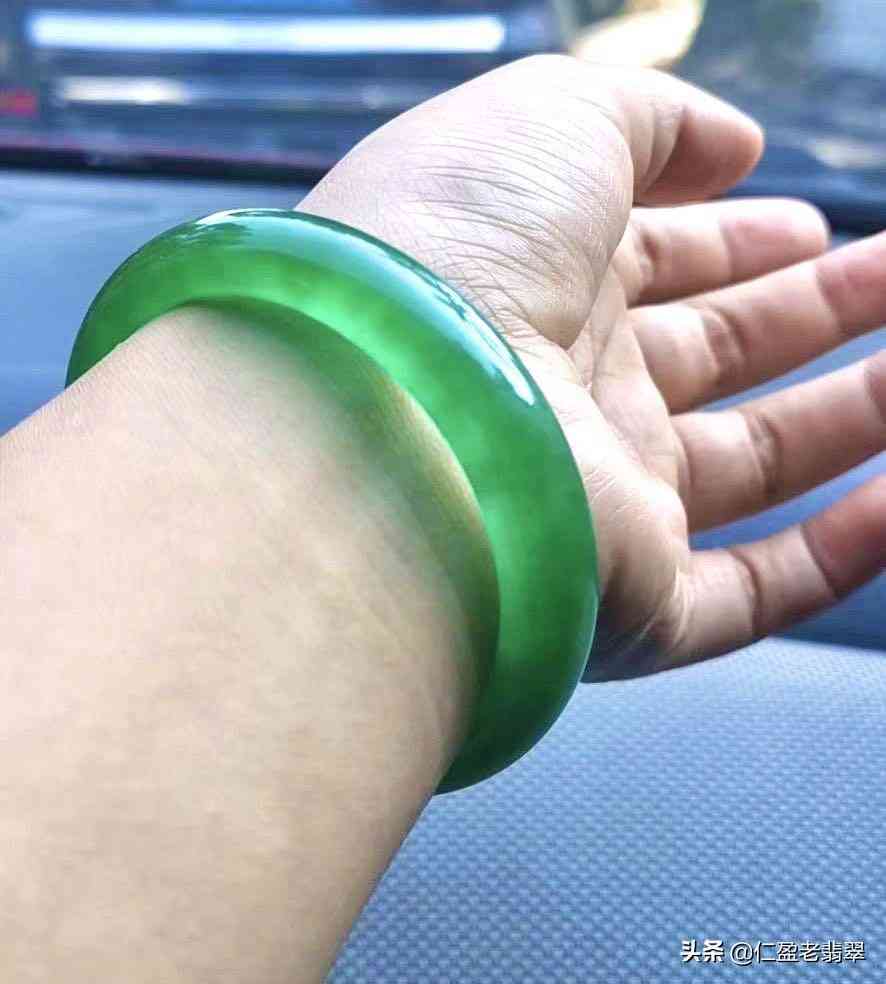 翡翠用什么水泡会越来越透(挑选翡翠的四个口诀)插图