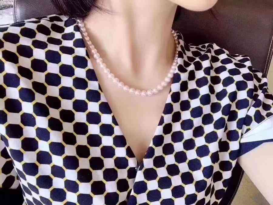 什么玉对女人身体最好(什么玉镯子对女性好)插图2