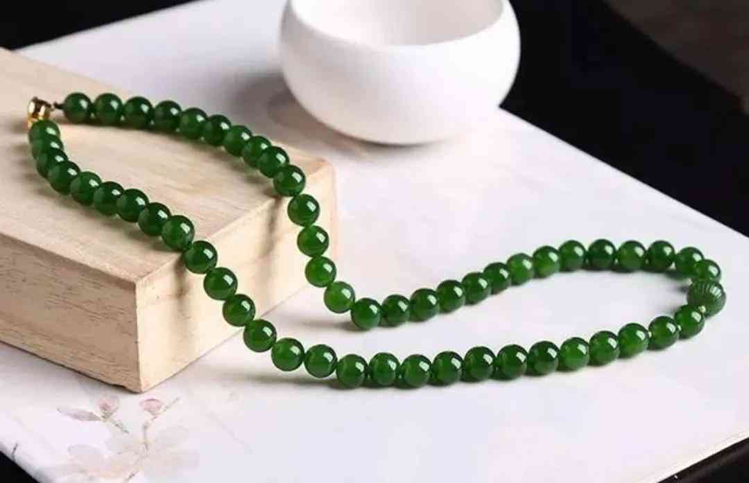 什么玉对女人身体最好(什么玉镯子对女性好)插图4