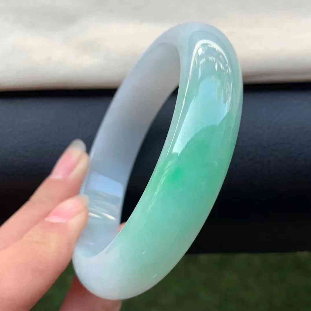 什么玉对女人身体最好(什么玉镯子对女性好)插图5