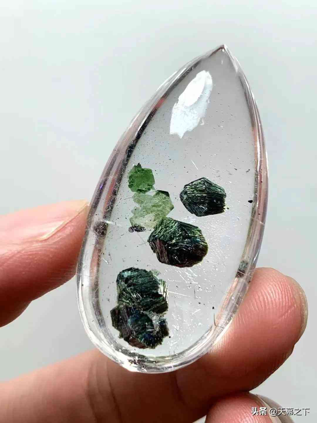 天然水晶吊坠多少钱一个(天然水晶石吊坠)插图4