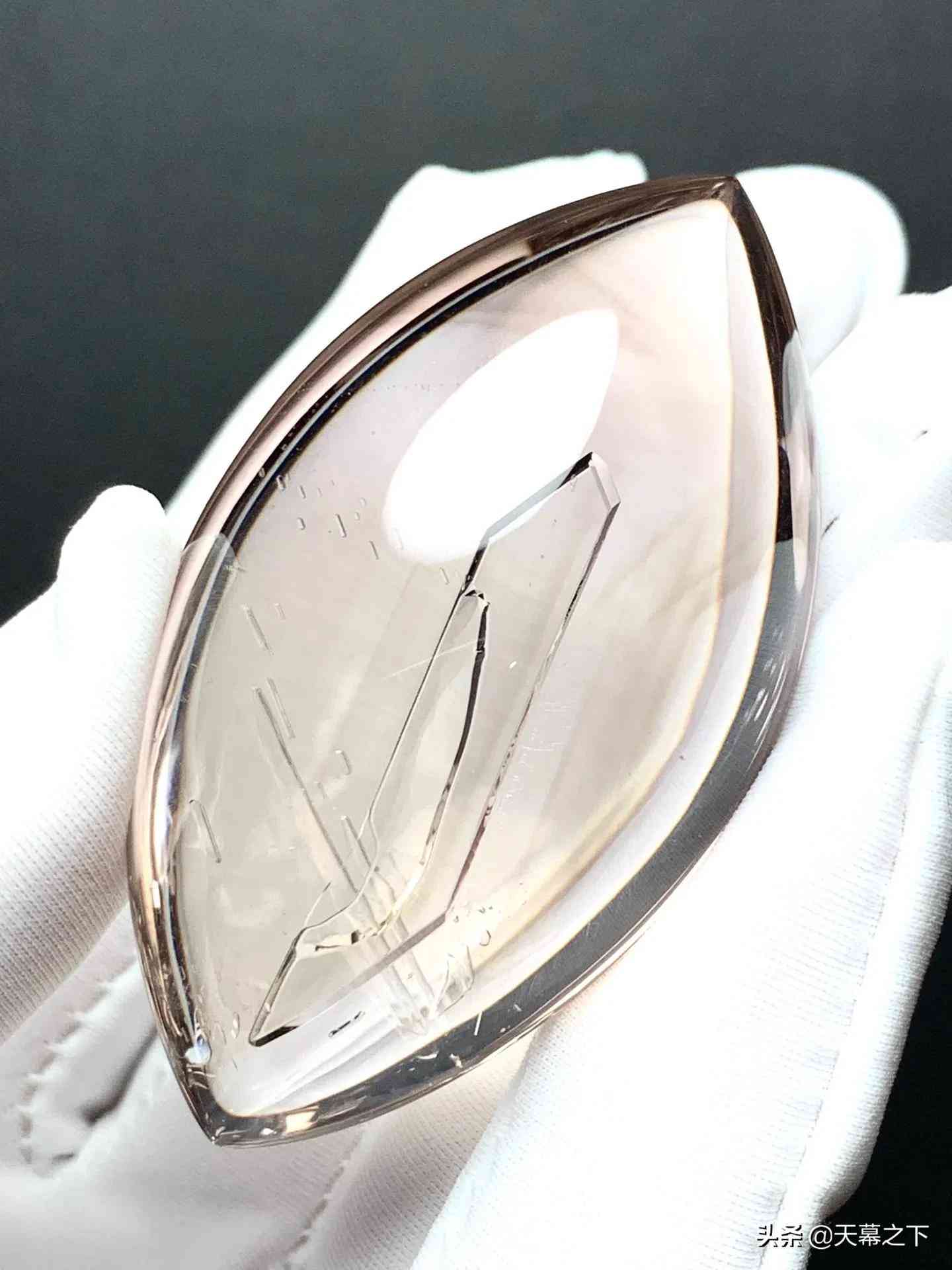 天然水晶吊坠多少钱一个(天然水晶石吊坠)插图12