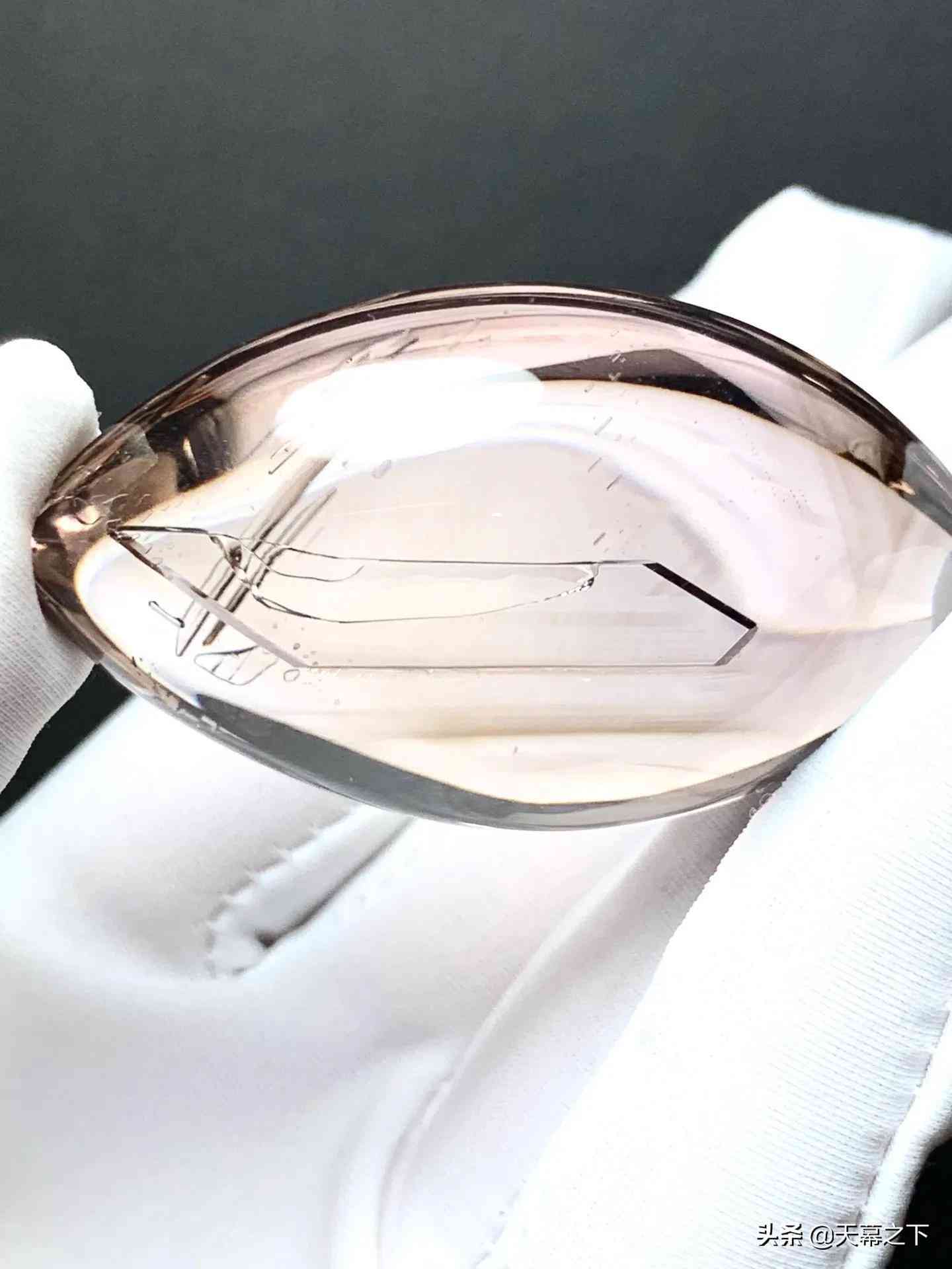 天然水晶吊坠多少钱一个(天然水晶石吊坠)插图13