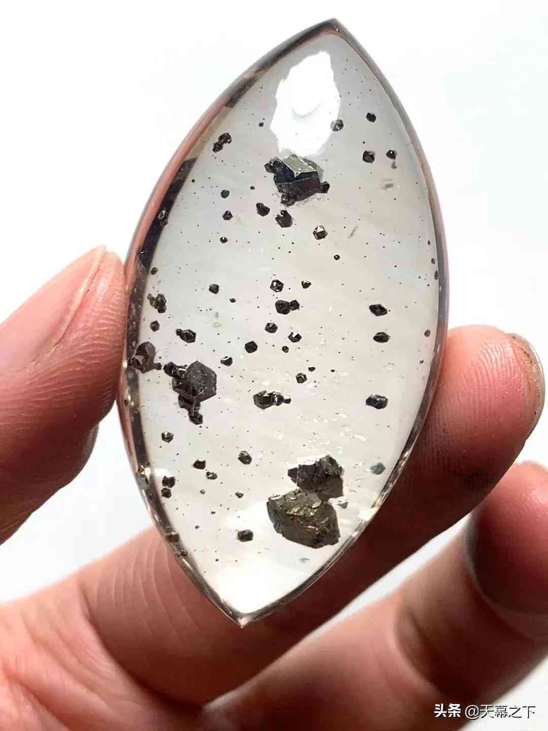 天然水晶吊坠多少钱一个(天然水晶石吊坠)插图23