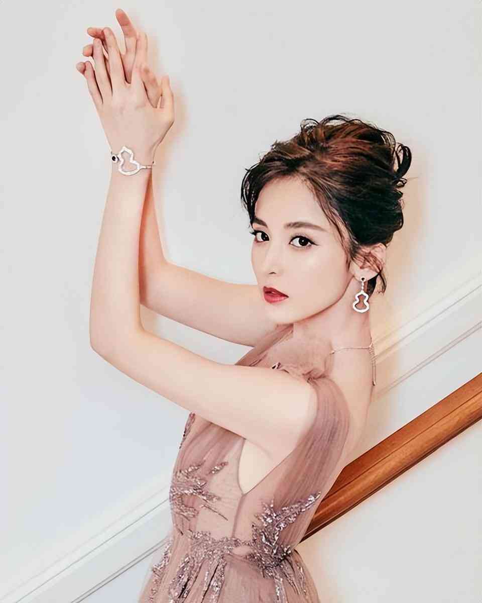 三种女人不适合戴翡翠(三种女人不适合戴翡翠佛公)插图1