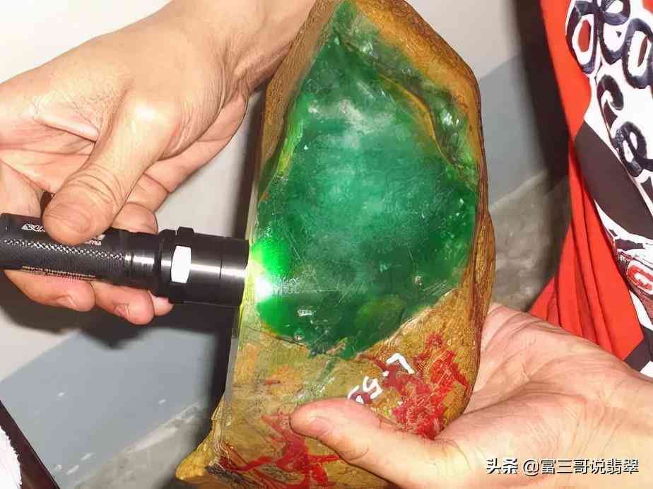 翡翠原石的切割全技巧(翡翠原石的切割方法)插图3