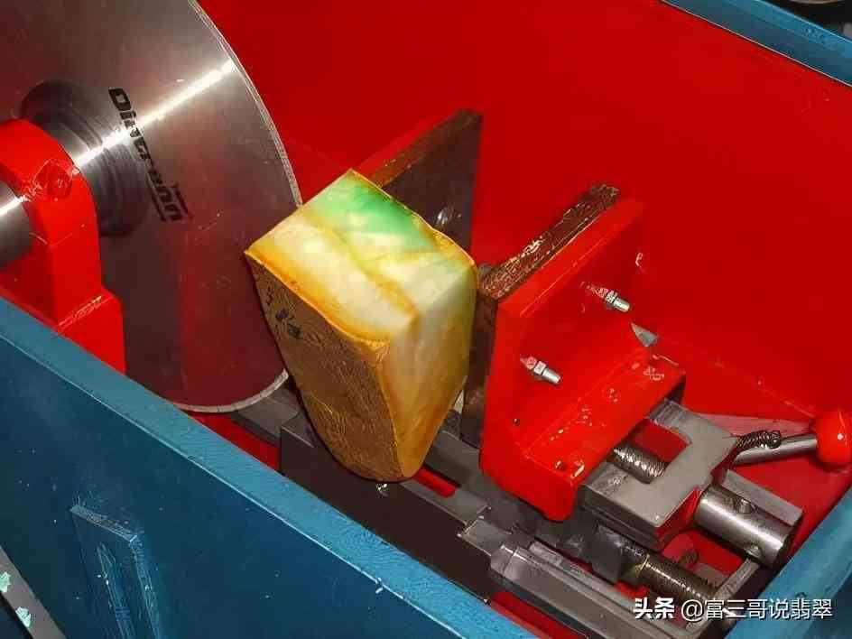 翡翠原石的切割全技巧(翡翠原石的切割方法)插图5