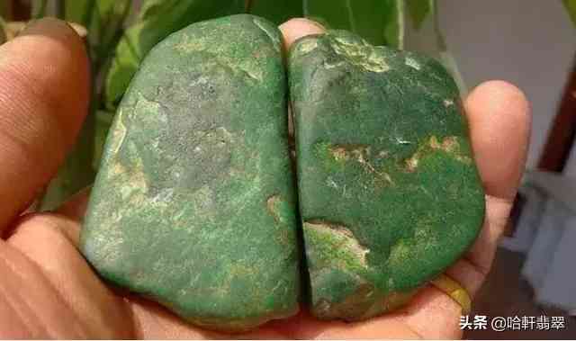 玻璃种帝王绿翡翠价格(玻璃种帝王绿翡翠价格及图片)