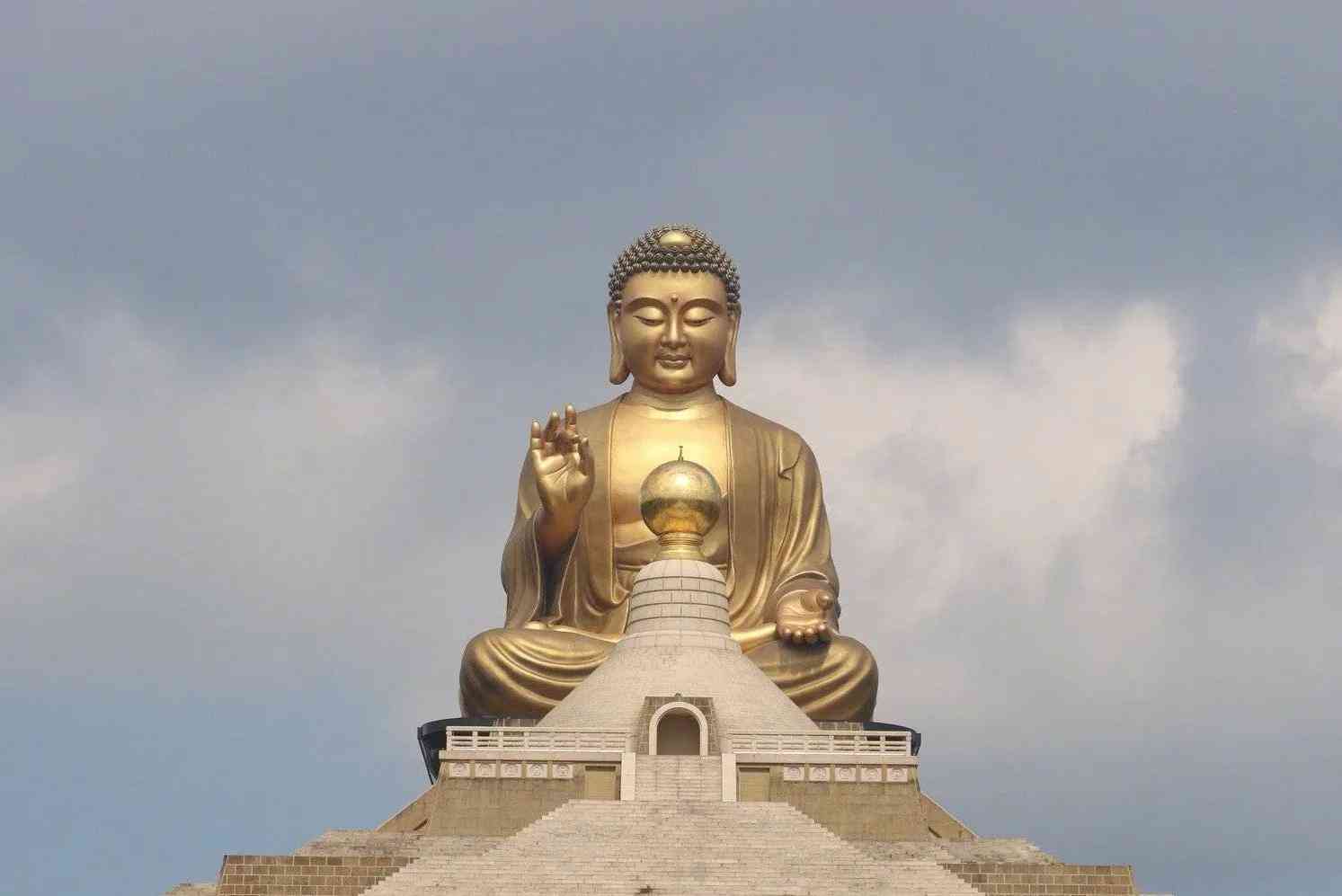 女子脖子上戴玉的禁忌(女生脖子佩戴玉的好处)插图2