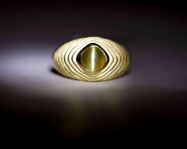 金绿猫眼石价格多少钱(金绿猫眼石的功效与作用)插图3 金绿猫眼石价格多少钱(金绿猫眼石的功效与作用)插图3