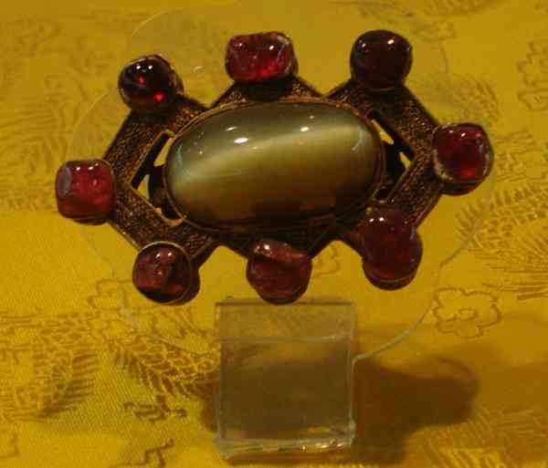 金绿猫眼石价格多少钱(金绿猫眼石的功效与作用)插图5 金绿猫眼石价格多少钱(金绿猫眼石的功效与作用)插图5