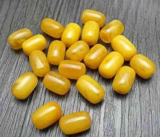 琥珀贵还是蜜蜡贵(琥珀与蜜蜡谁更有价值)插图1