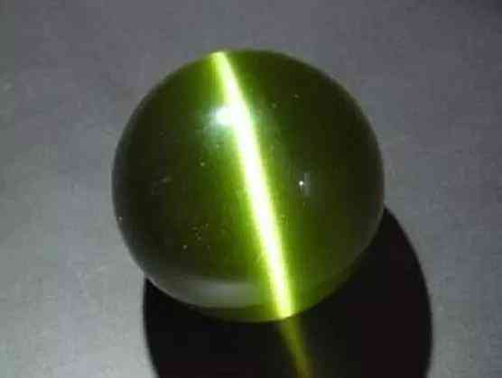 白猫眼石贵吗(猫眼石怎么看真假辨别)插图1