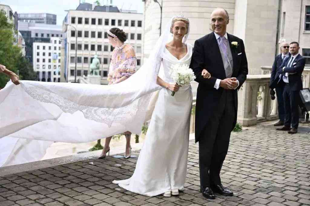 7克拉钻戒有多大(7克拉的钻戒多少钱啊)插图3