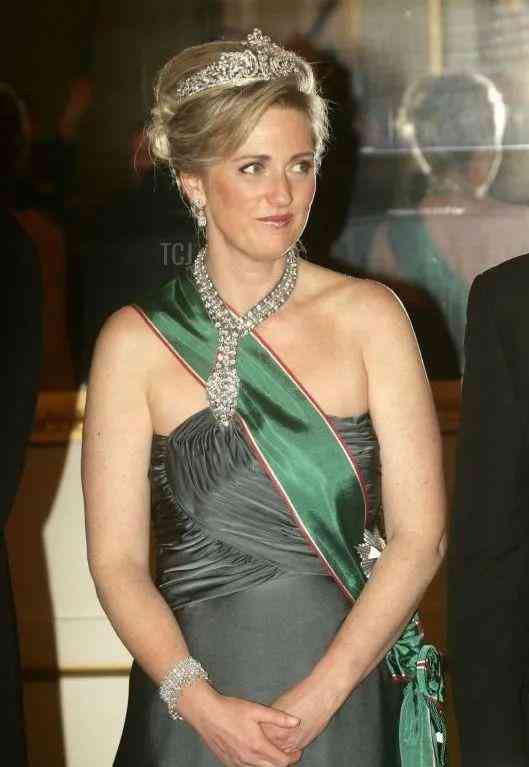 7克拉钻戒有多大(7克拉的钻戒多少钱啊)插图6