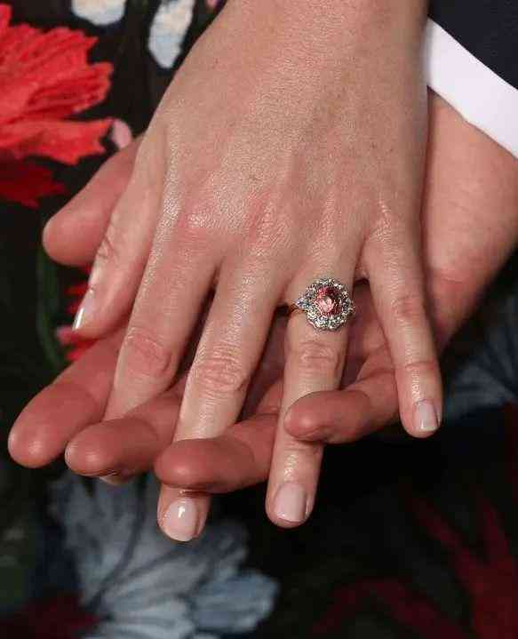 7克拉钻戒有多大(7克拉的钻戒多少钱啊)插图15