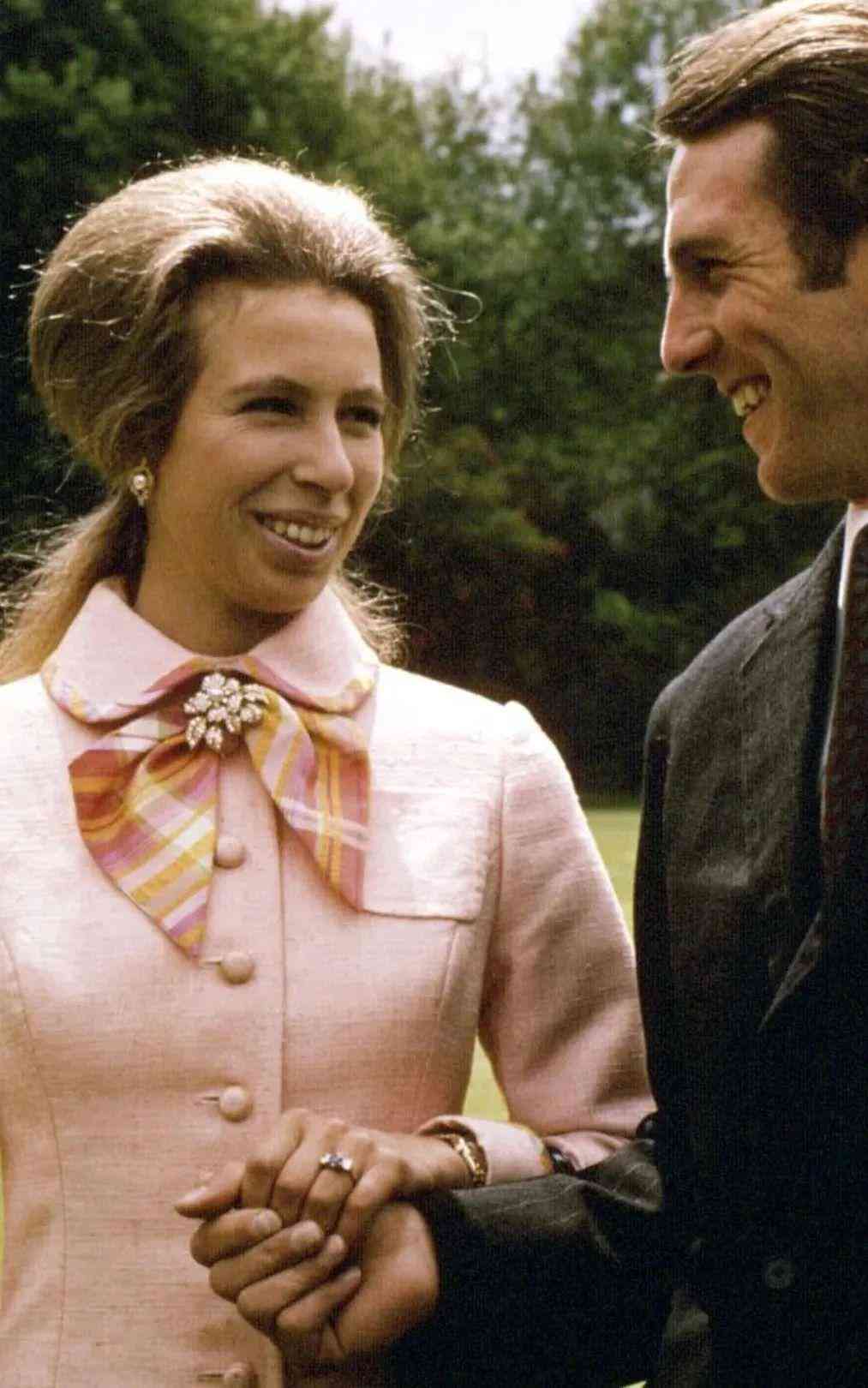 7克拉钻戒有多大(7克拉的钻戒多少钱啊)插图19