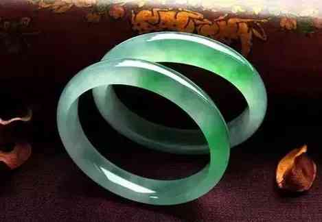 贵妃镯尺寸(圆镯和贵妃镯区别尺寸)插图8 贵妃镯尺寸(圆镯和贵妃镯区别尺寸)插图8