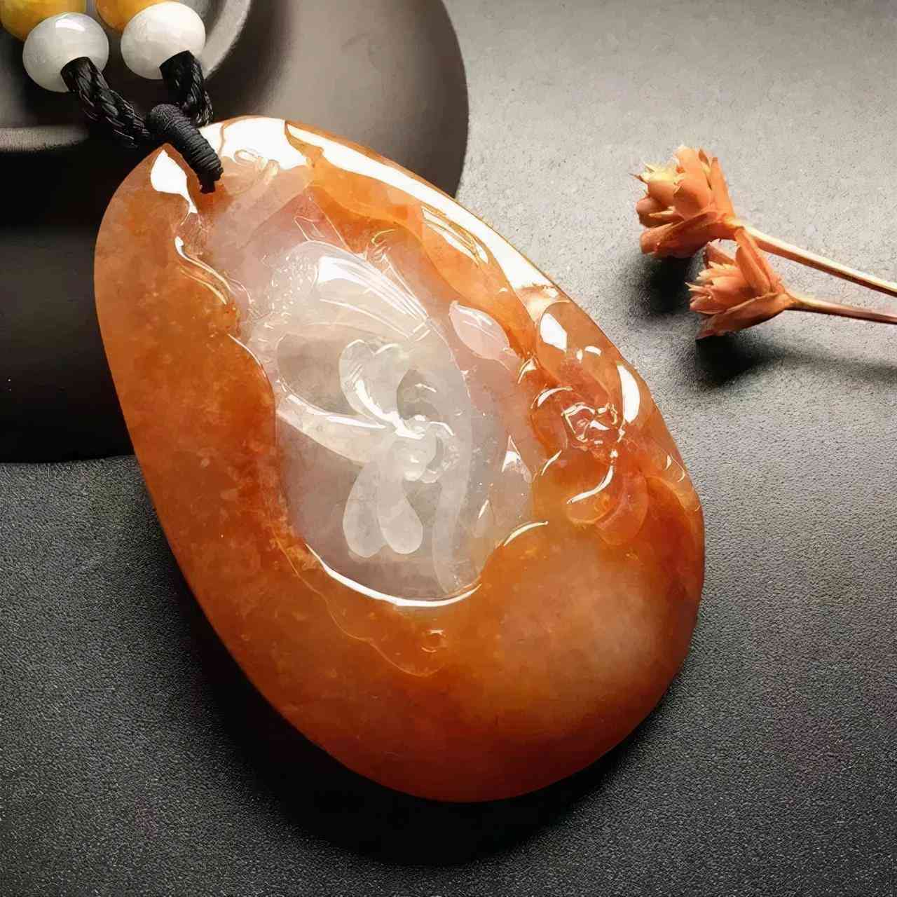 红色手镯一般是啥玉(红色手镯一般是啥玉有气泡)插图2