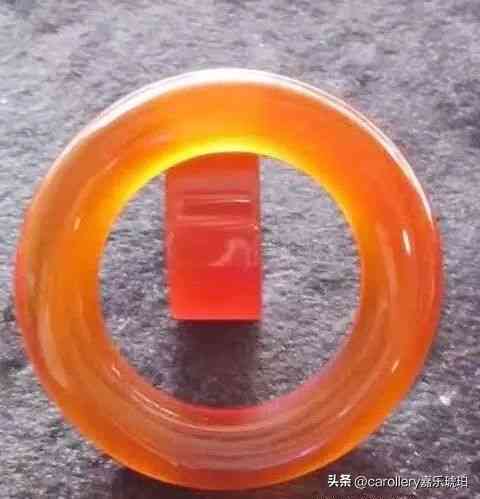 琥珀手镯的功效与作用(琥珀什么颜色最珍贵)插图8