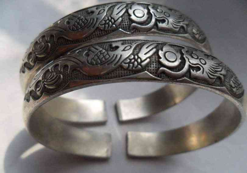 银镯子变黑是湿气重吗(银镯子变黑是在排毒吗)插图2