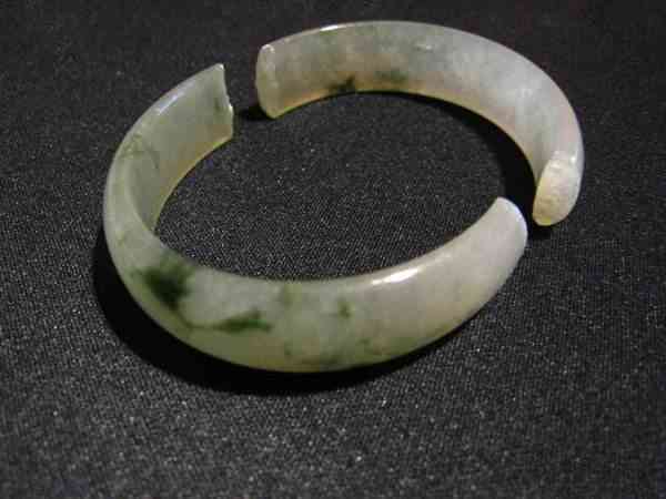 玉镯修复后还有灵气吗(玉镯修复后还有灵气吗图片)插图1