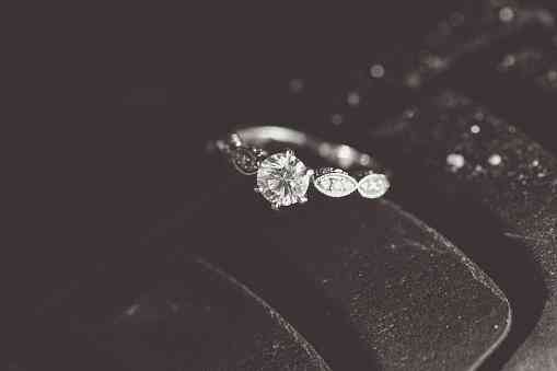 什么品牌的钻戒性价比最高(什么品牌的钻戒性价比最高女士)插图9