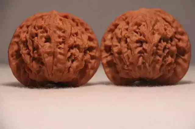 文玩核桃正确盘玩方法(文玩核桃正确盘玩方法手套)插图5