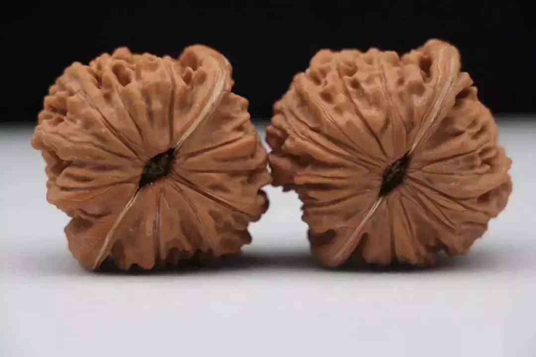 文玩核桃正确盘玩方法(文玩核桃正确盘玩方法手套)插图11