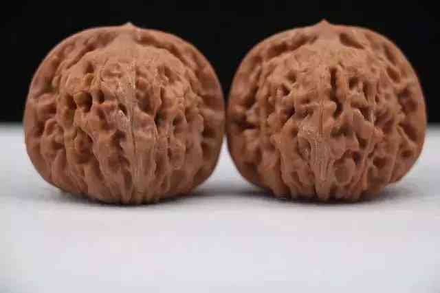 文玩核桃正确盘玩方法(文玩核桃正确盘玩方法手套)插图15