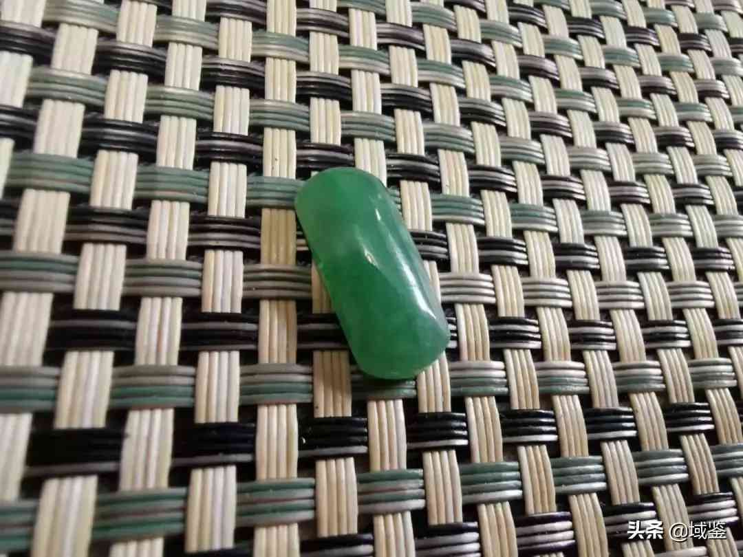 怎么判断翡翠(怎么判断翡翠种老不老)插图1