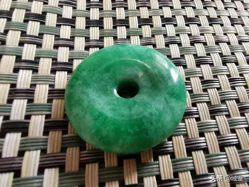 怎么判断翡翠(怎么判断翡翠种老不老)插图3