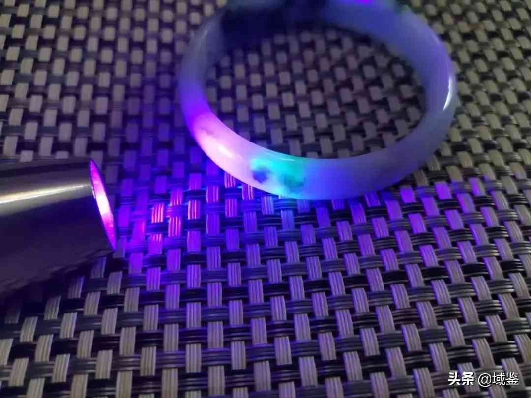 怎么判断翡翠(怎么判断翡翠种老不老)插图5