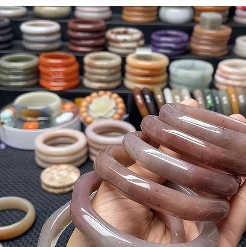 佘太玉手镯价格(佘太玉手镯价格 颜色)插图2 佘太玉手镯价格(佘太玉手镯价格 颜色)插图2