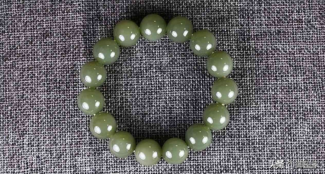 和田玉颜色等级对照表(五大生肖不适合戴玉)插图3